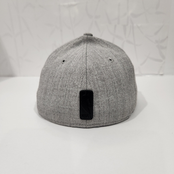 New Era NBA Chicago Bulls Metal Badge 59FIFTY Fitted Cap Gray 7 55.8cm EUC - Picture 3 of 10